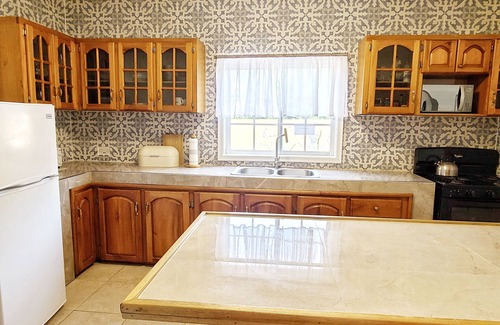 Treasure Beach Villa | LARGE Private Pool - 1 minute walk to beach AC in ALL bedrooms !!!