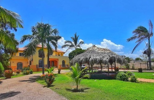 Treasure Beach Villa | LARGE Private Pool - 1 minute walk to beach AC in ALL bedrooms !!!