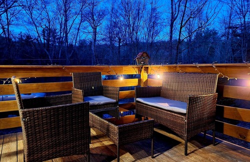 Bartonsville Casa | Large Private Rustic Retreat w/hot tub, fire pit, game room