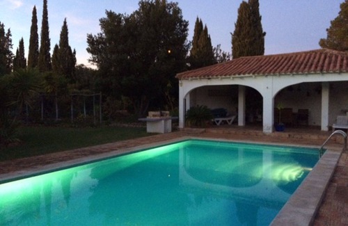 Portimao Villa | Hermosa villa grande (300 m2) con piscina privada, maravilloso jardín y cuatro habitaciones.