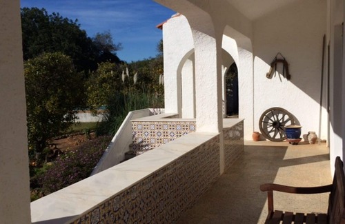 Portimao Villa | Hermosa villa grande (300 m2) con piscina privada, maravilloso jardín y cuatro habitaciones.