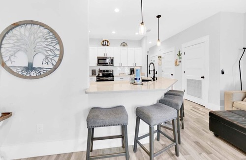 Bahama Beach Casa | 🏝️Large Private Yard-Walk to Beach-Casa Blanca Cove🏝️