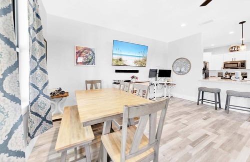 Bahama Beach Casa | 🏝️Large Private Yard-Walk to Beach-Casa Blanca Cove🏝️
