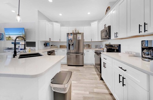 Bahama Beach Casa | 🏝️Large Private Yard-Walk to Beach-Casa Blanca Cove🏝️