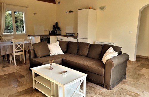 Cuers Otro | Large property in Provence, close to all amenities, with swimming pool,