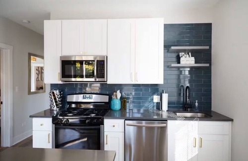 Forest Park Apartamento | Large Renovated 1st FL Suite Forest Park/Oak Park