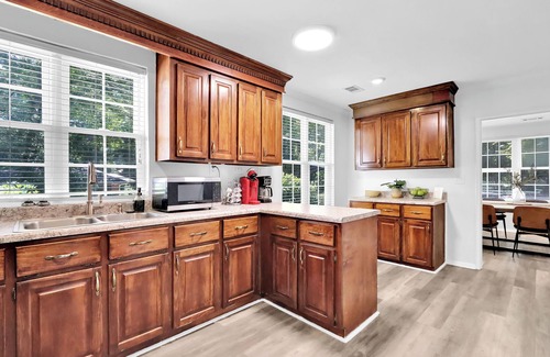 Macon Casa | Large Retreat with Hot Tub + Big Yard, Sleeps 16!