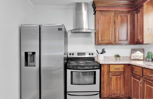 Macon Casa | Large Retreat with Hot Tub + Big Yard, Sleeps 16!