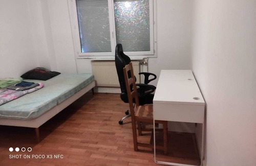 Talence Cama Y Desayuno | Large room in a shared flat near Bordeaux-centre (Talence) and universities