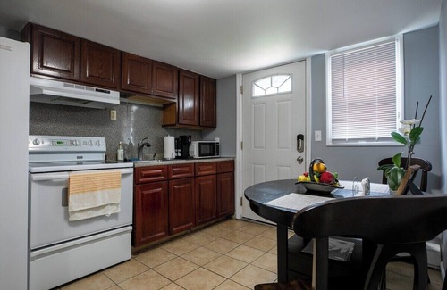 Stamford Casa | Large Room in shared 2 Bed 1 Bath Cozy Apartment!