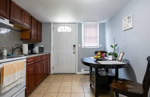 Stamford Casa | Large Room in shared 2 Bed 1 Bath Cozy Apartment!