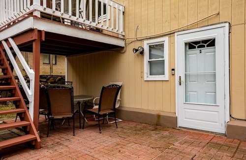 Stamford Casa | Large Room in shared 2 Bed 1 Bath Cozy Apartment!