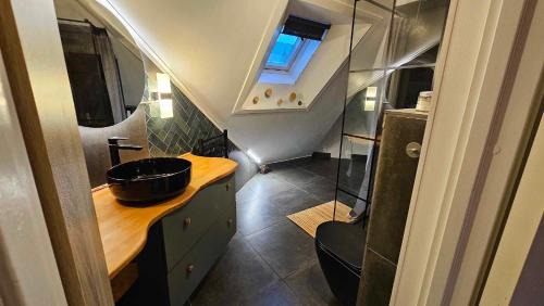 Alesund Casa | Large room, unique loftspartment, balcony, free parking