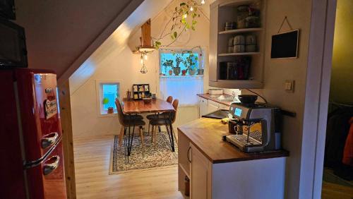 Alesund Casa | Large room, unique loftspartment, balcony, free parking