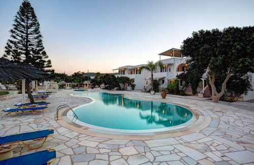 Ampelas Apartamento | Large Rooms,apartments.all the Room Viewing to the sea and the Swimming Pool