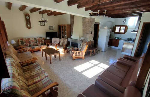 Cardona Cabaña | Large rural house with outdoor pool 1 hour from Barcelona.