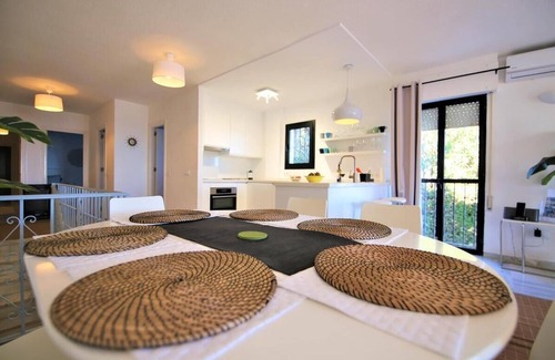 Buenas Noches Apartamento | Vista al Mar 3 Cama Apt Contemporáneo Frente a la Playa Piscina Aire Acondicion