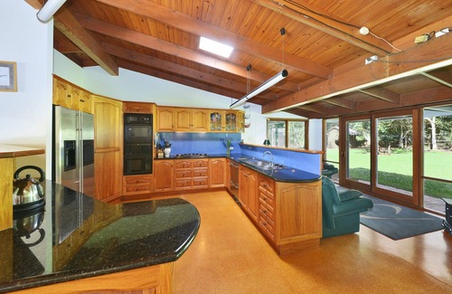 Maleny Casa | Large Secluded Family Home. Pet & Children friendly, Pool, Fire Pit. Wildlife,