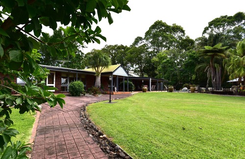 Maleny Casa | Large Secluded Family Home. Pet & Children friendly, Pool, Fire Pit. Wildlife,