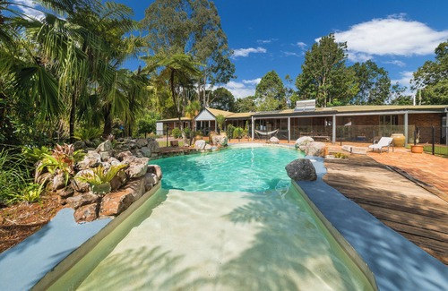 Maleny Casa | Large Secluded Family Home. Pet & Children friendly, Pool, Fire Pit. Wildlife,