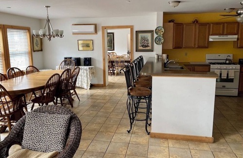 Pine Bush Casa | Gran finca aislada tiene capacidad para más de 18 huéspedes. 12 minutos de la ciudad de New Paltz