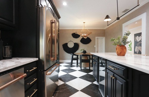Historic Uptown Casa | Large Six Bedroom Home, Walkable to Downtown St. Pete, 20 mins To Beaches