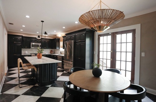 Historic Uptown Casa | Large Six Bedroom Home, Walkable to Downtown St. Pete, 20 mins To Beaches