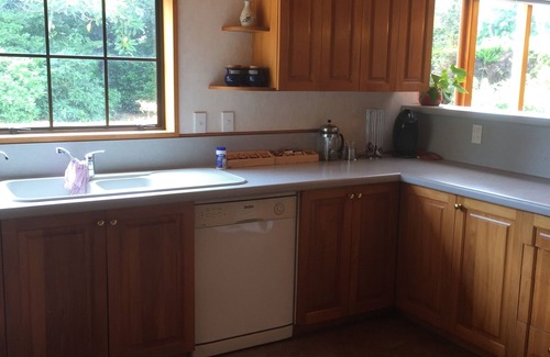 Waikanae Casa | Large spacious family home 3 minutes drive to beach