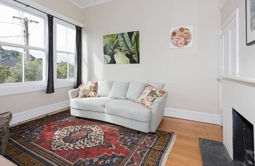Devonport Casa | Large Spacious family home,close Devonport& Beachs