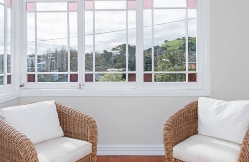 Devonport Casa | Large Spacious family home,close Devonport& Beachs