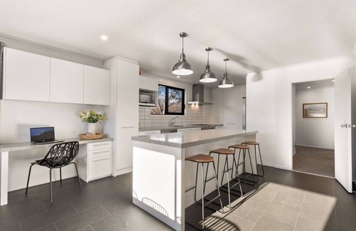 Lowburn Casa | Large, spacious home great for large numbers