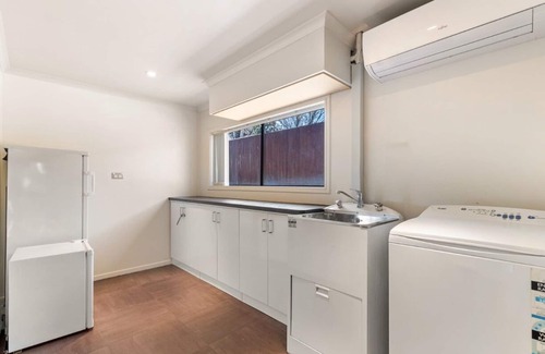 Lowburn Casa | Large, spacious home great for large numbers