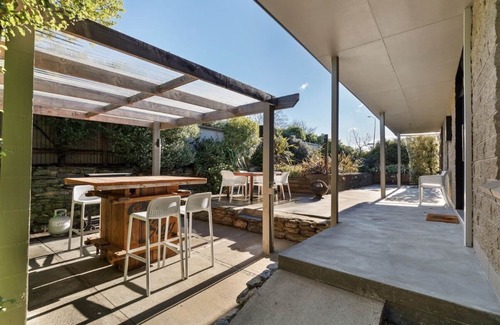 Lowburn Casa | Large, spacious home great for large numbers
