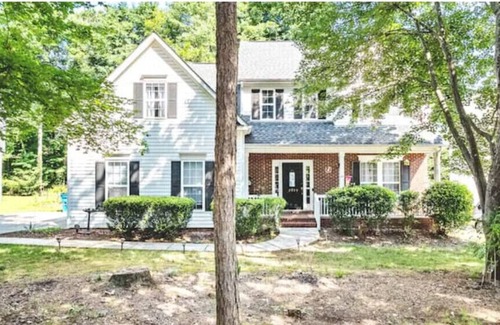 Matthews Casa | Large spacious home in Mathews
