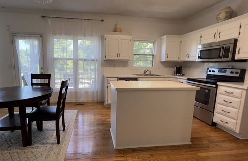 Olathe Casa | 4 dormitorios, 2. 5 baños gran casa nueva