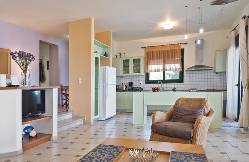 Keratokambos Casa | Large spacious holiday home right on Keratokampos beach