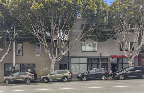 Mission District Condominio | Large Spartan Space in Center of San Francisco