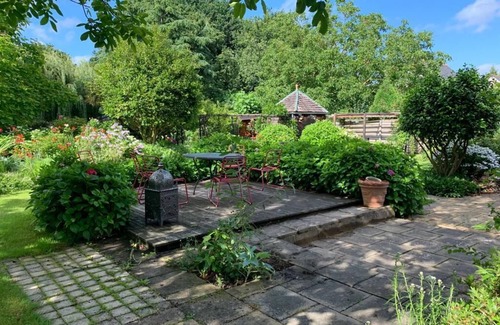 Roz-Landrieux Casa | Large stone house in a green setting