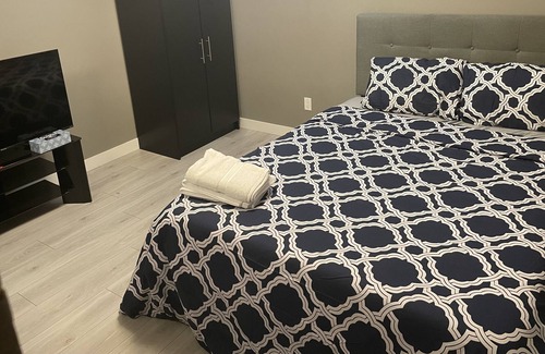Regina Apartamento | Large studio basement suite