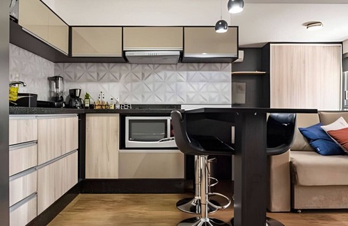 Matriz Apartamento | Large studio for 4 people opposite shopping mall, Batel
