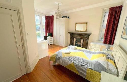 Sutton West Casa | Large Studio (Ground Floor) in Sutton