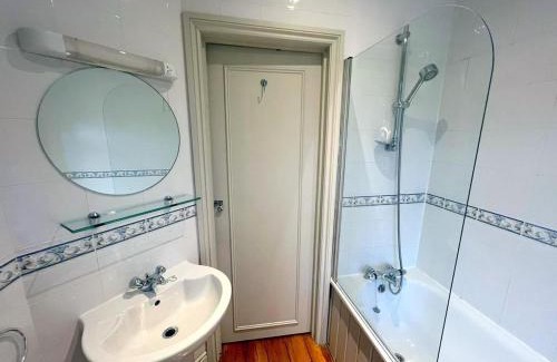 Sutton West Casa | Large Studio (Ground Floor) in Sutton