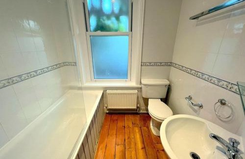 Sutton West Casa | Large Studio (Ground Floor) in Sutton