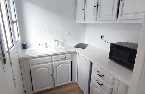 Dinan Apartamento | Large Studio in quiet inner-city location