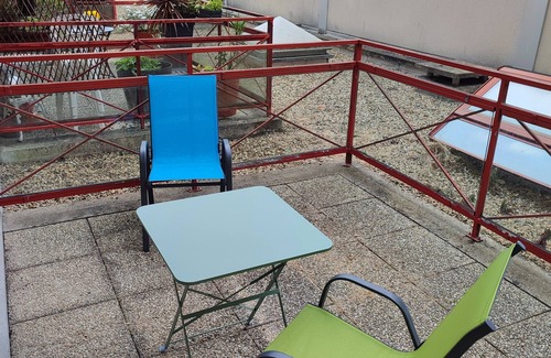 Dinan Apartamento | Large Studio in quiet inner-city location