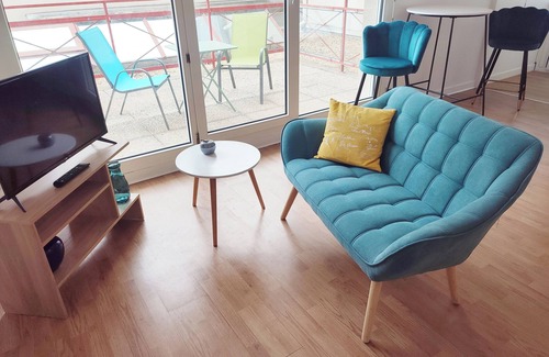 Dinan Apartamento | Large Studio in quiet inner-city location