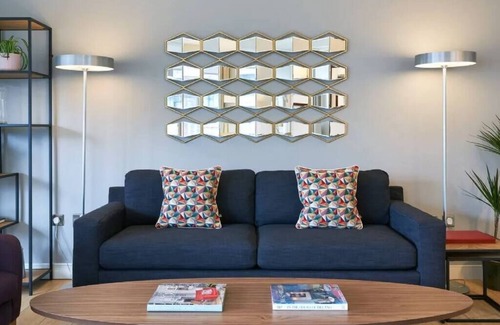 Grand Canal Dock Condominio | Large Stylish, Bright & Luxurious 2 Bed Apartment