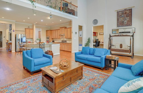 Sugar Land Casa | Large Sugar Land Home ~ 24 Mi to Downtown Houston!