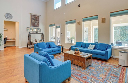 Sugar Land Casa | Large Sugar Land Home ~ 24 Mi to Downtown Houston!