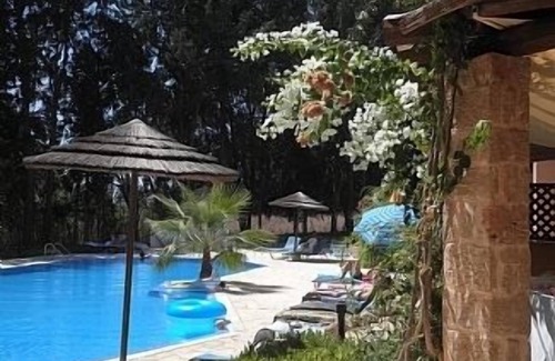 Paphos Apartamento | Gran terraza para tomar el sol, balcón, dos piscinas, todos los principales canales de televisión del Reino Unido y wif ilimitado